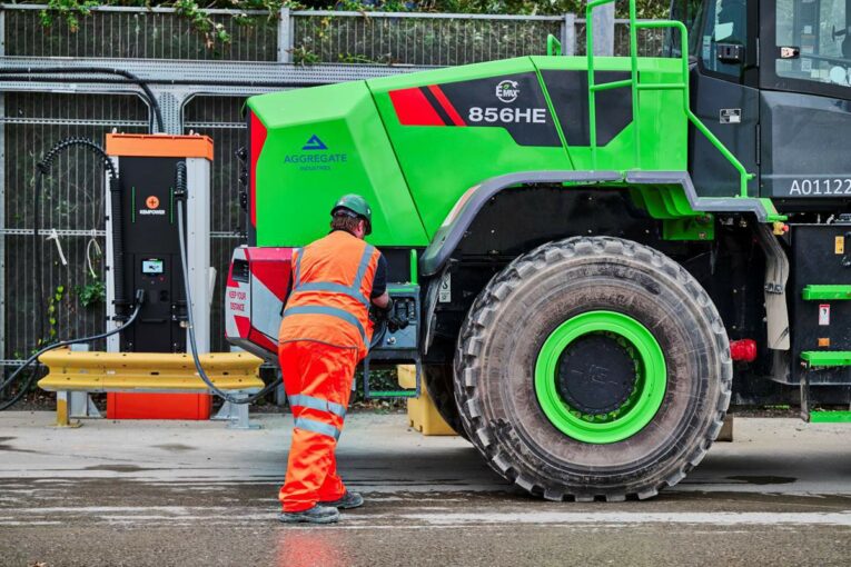 Aggregate Industries puts all-electric Liugong Loading Shovel to work in London