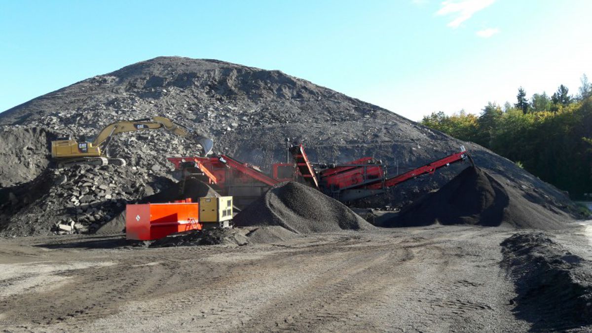 Credit: Image: Empa Black asphalt mountains: Swiss reclaimed asphalt should be returned to the roads as completely as possible.