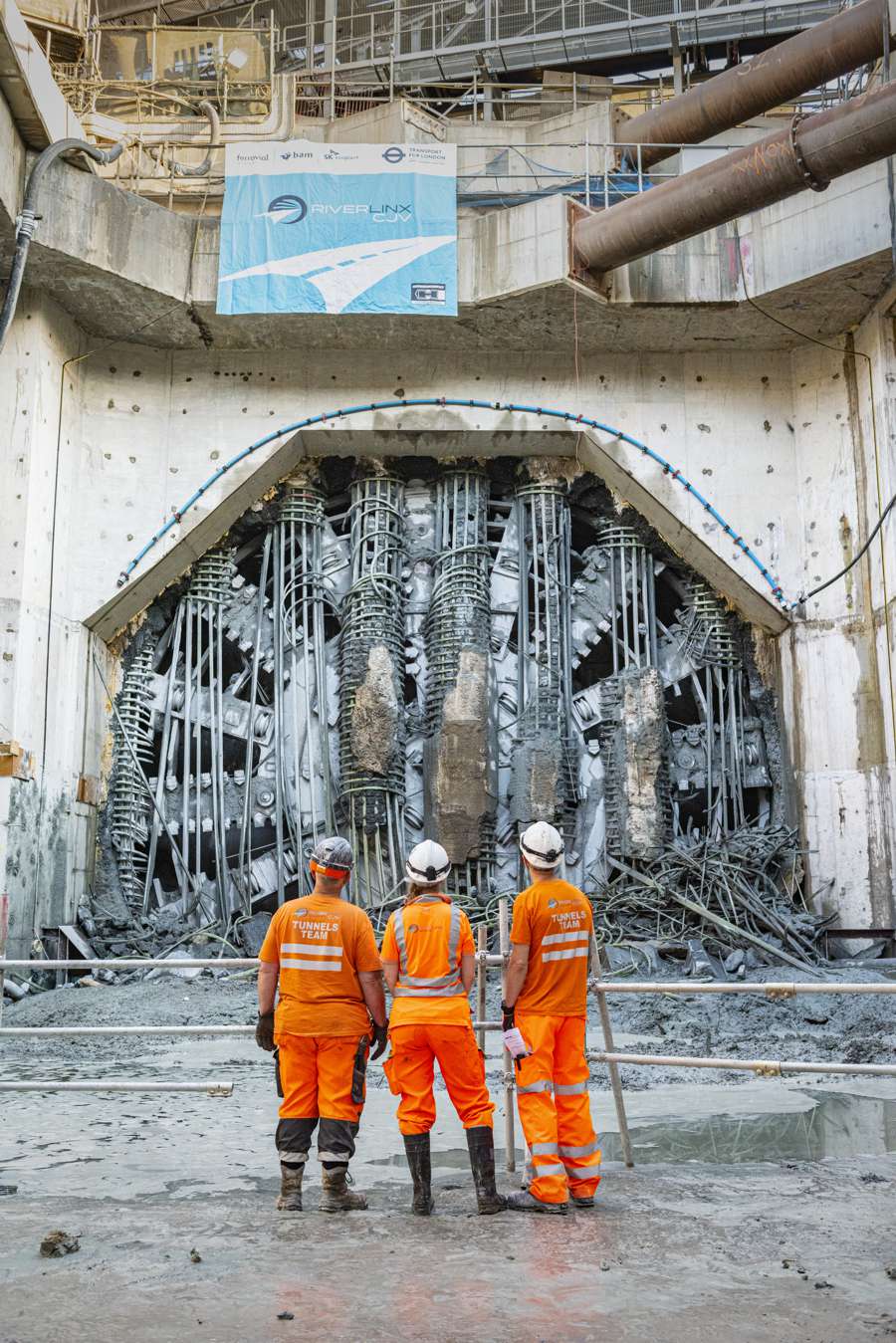 On July 23, 2023, the site crews in Londonachieved the successful final breakthrough with
the Herrenknecht EPB Shield in the Silvertown
Tunnel project.