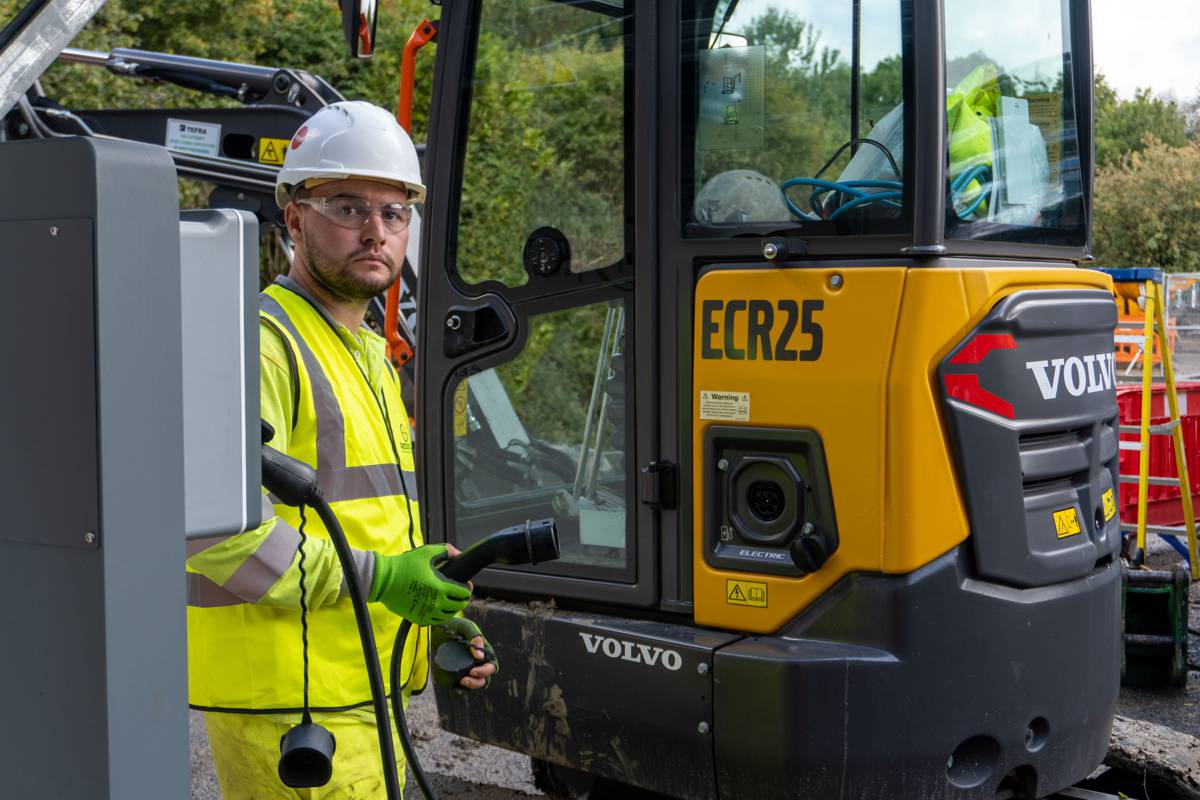 GRIDSERVE trials Volvo Electric Excavator with SMT GB