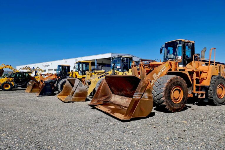 Why is my Excavator Yellow!?