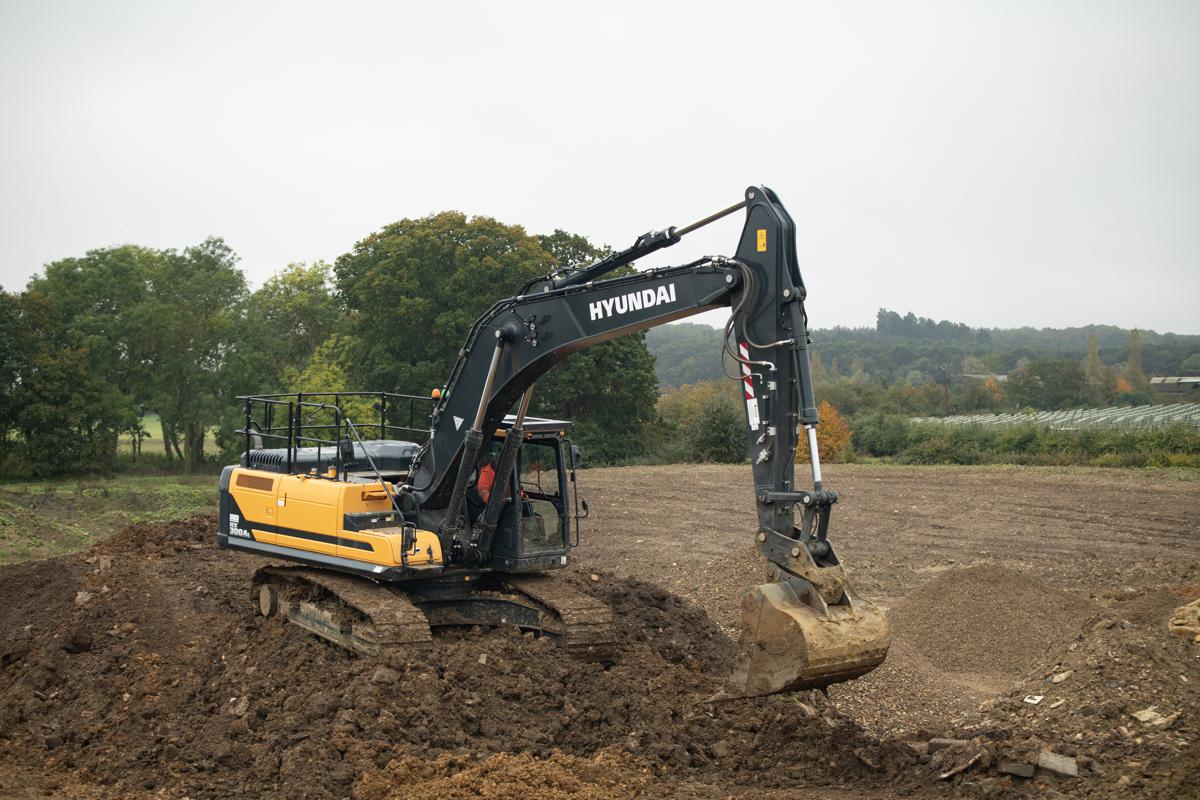 Select Stone reaches new heights with HD Hyundai Excavator and Wheel Loader