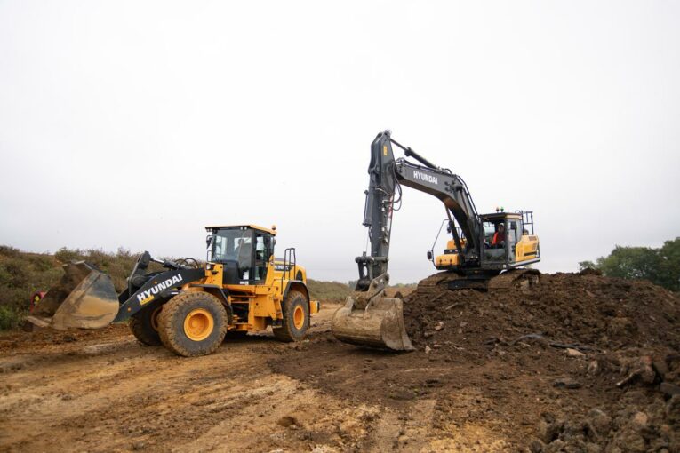 Select Stone reaches new heights with HD Hyundai Excavator and Wheel Loader