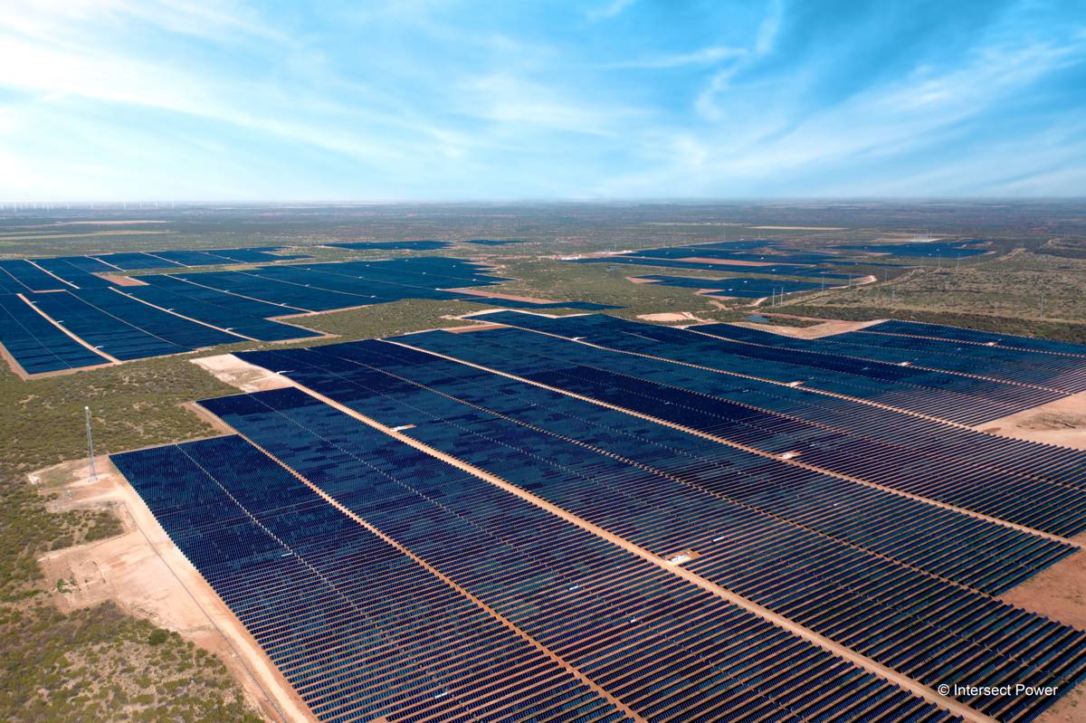 828 MW Solar Energy Project completed in Texas