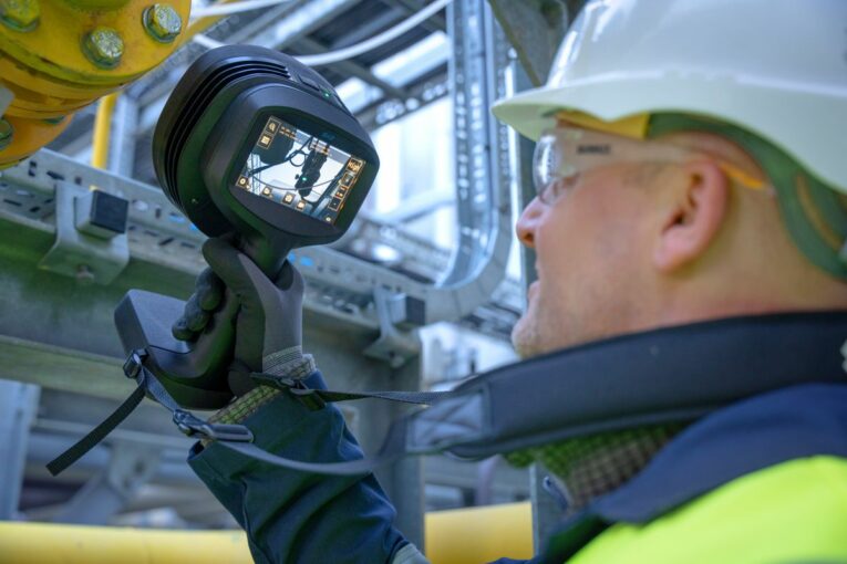 FLIR Acoustic Imagers detect Compressed Air Leaks and Quantify Gas Leaks