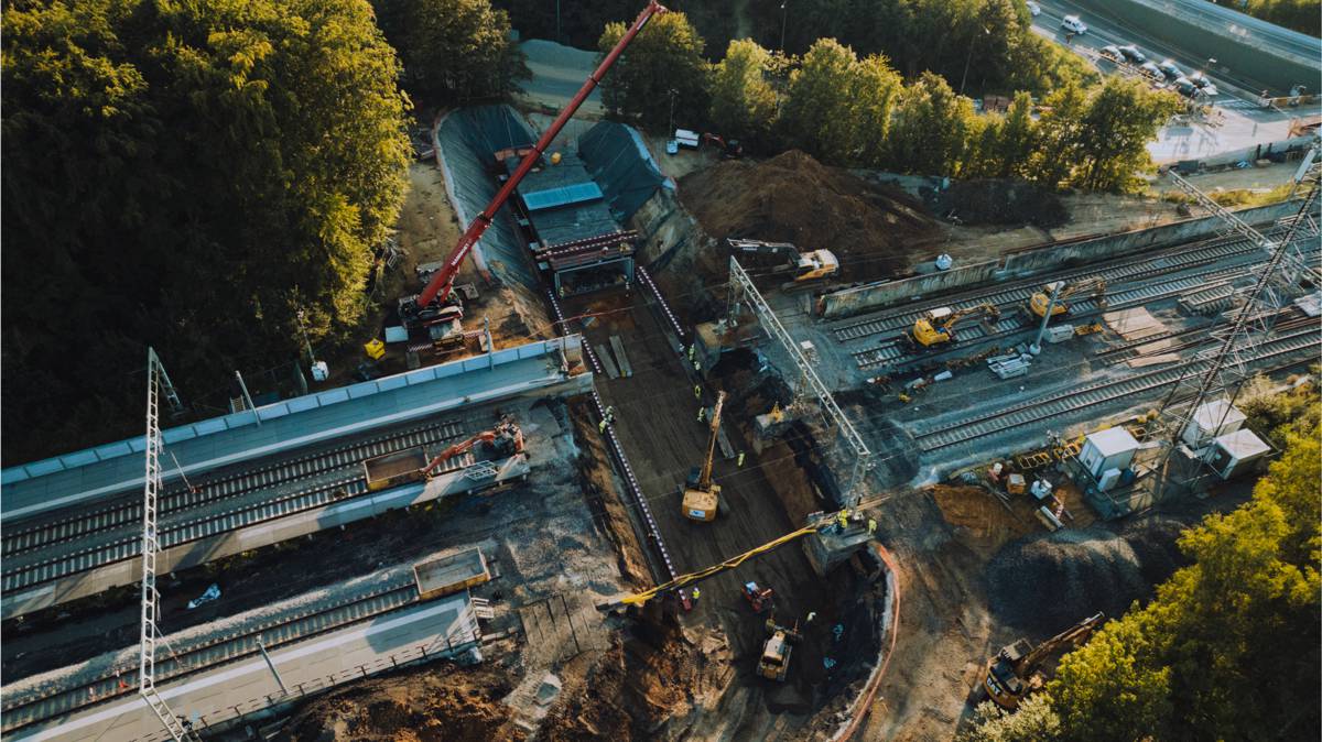 Mammoet showcases sustainability on Tunnel Section Transport Project in Belgium
