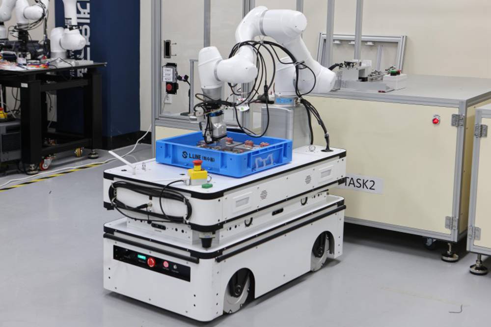 Credit: Korea Institute of Machinery and Materials (KIMM) Test bed of the manufacturing process using robots: Images of research achievements