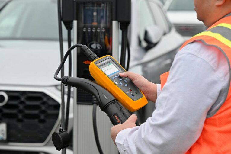 Fluke FEV150 streamlines EV Charging Maintenance