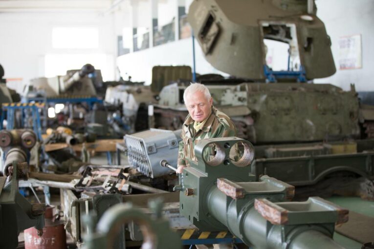 The Defense Contract Manufacturing Process Guide