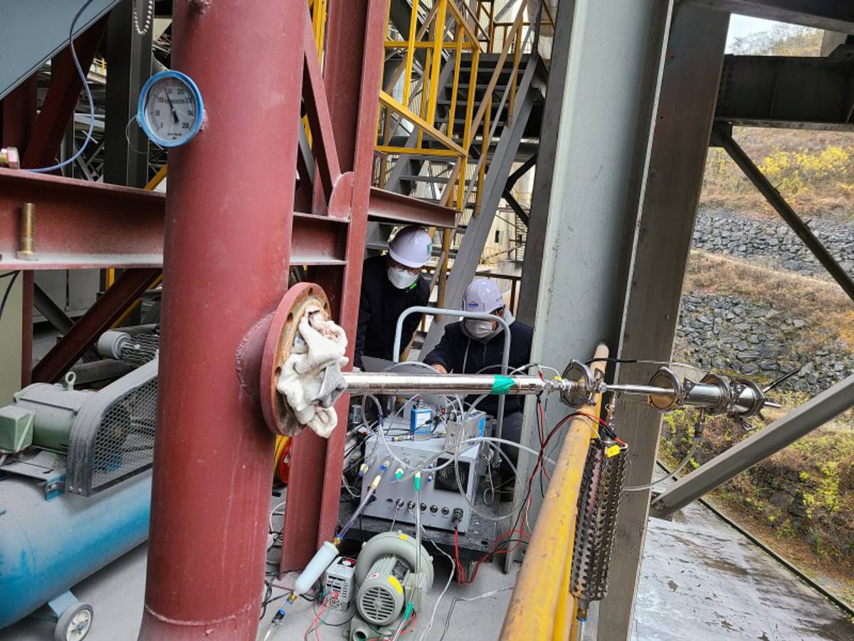 Credit: Korea Institute of Machinery and Materials (KIMM) Measurement of high-concentration particle generation points at a cement plant in Korea