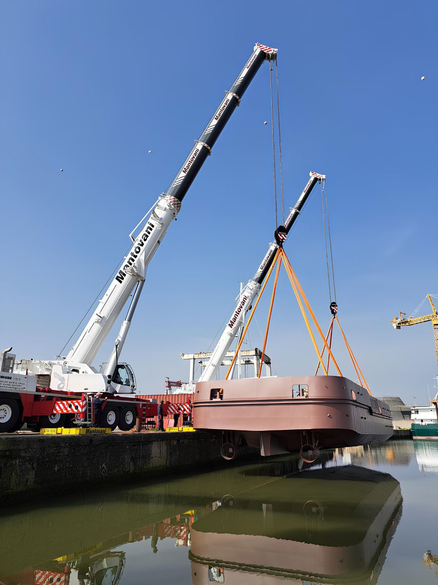 Three new Liebherr Mobile Cranes for Mantovani Global Services in Italy