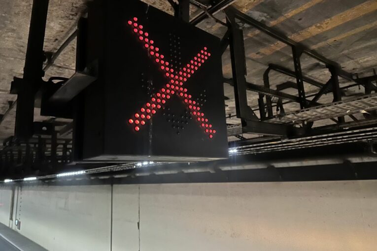 Messagemaker Displays designs LED Tunnel Lane Control Signs for TfL