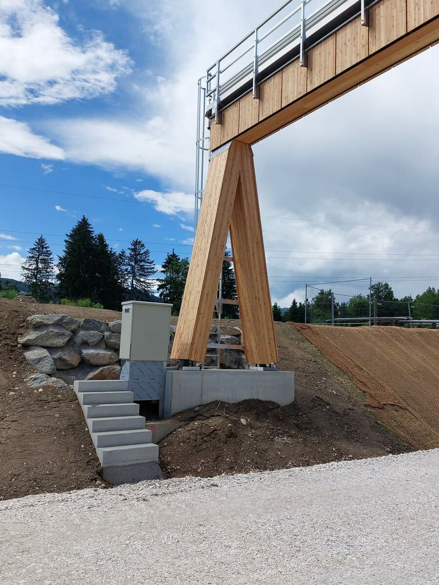 Kapsch TrafficCom installs Wooden Toll Gantry on Austrian Highway