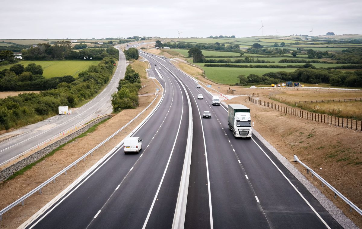 Costain celebrates the completion of nine miles of new A30 in Cornwall