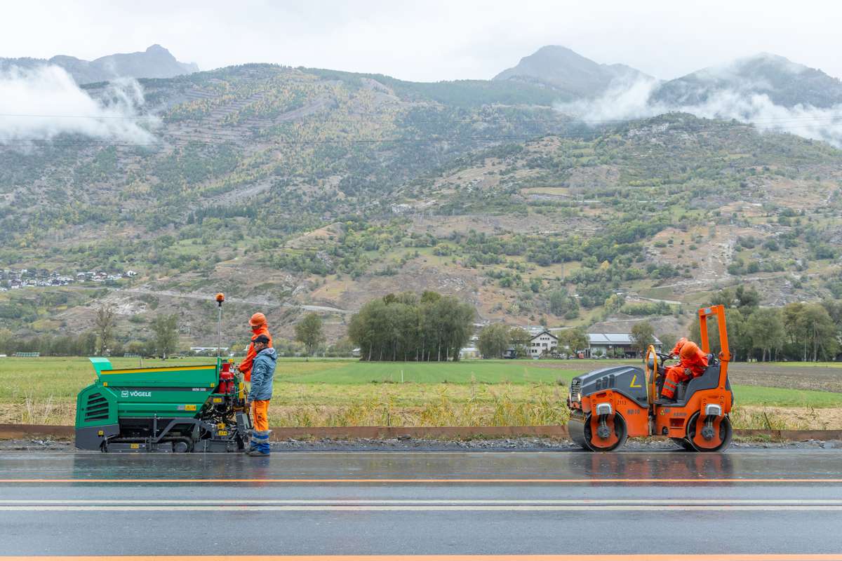 Vögele smallest Paver perfect for Shoulder Refurbishment