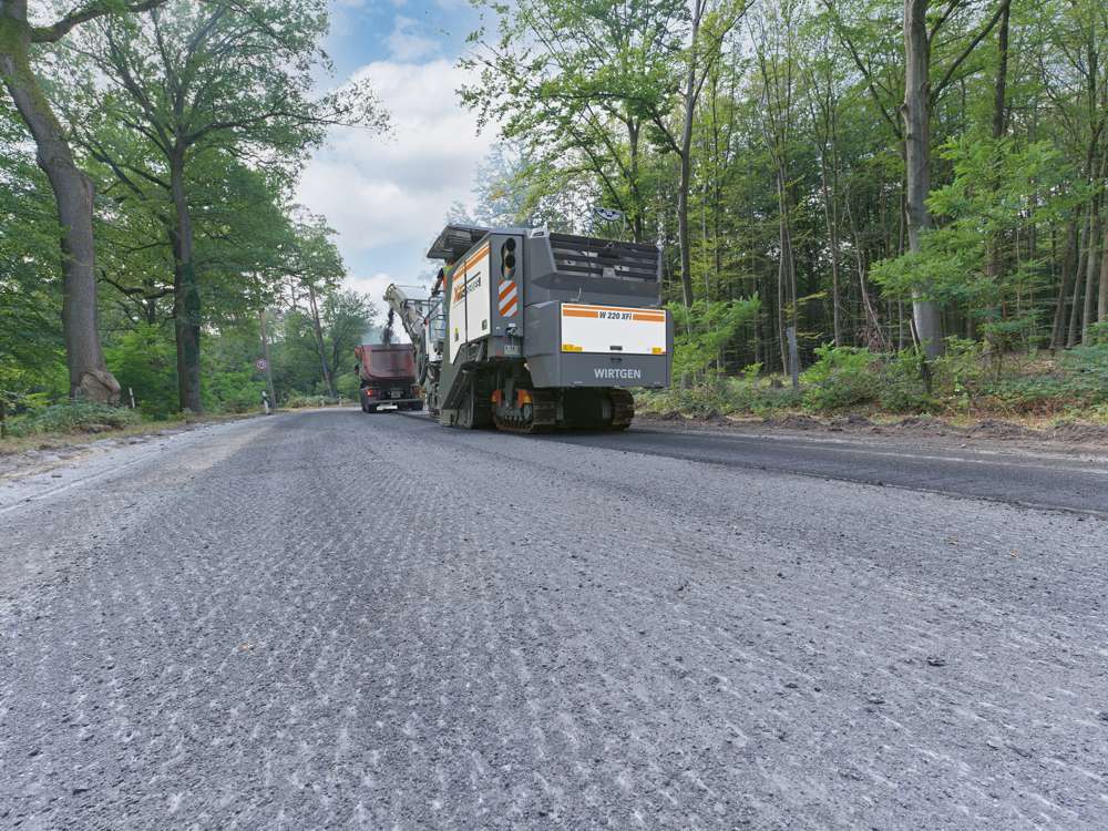 Removal of the surface layer to a depth of 10 cm. Mill Assist identified single-layer removal as the most cost-efficient method for this particular project.