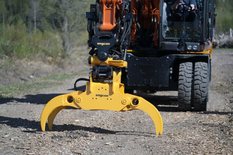 engcon announces new Tiltrotator Finger Grab