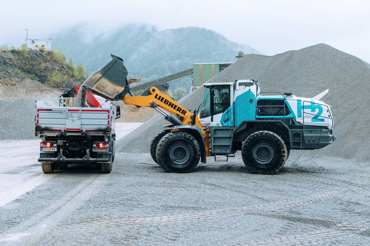 STRABAG and Liebherr test Hydrogen-Powered Wheel Loader