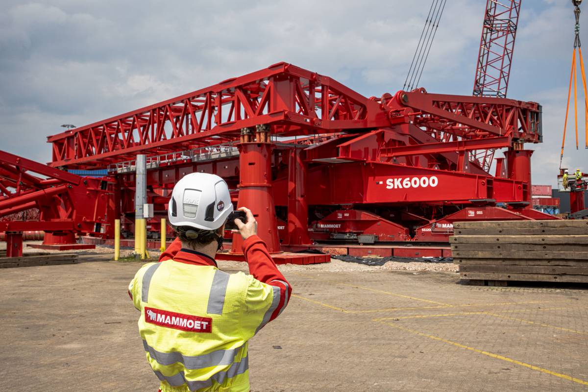 Mammoth Crane Revolutionises Heavy Lifting in Energy and Infrastructure