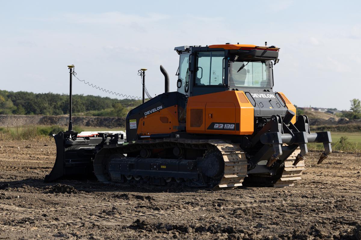 Develon and Leica Geosystems unite to deliver Precision in Dozer Technology