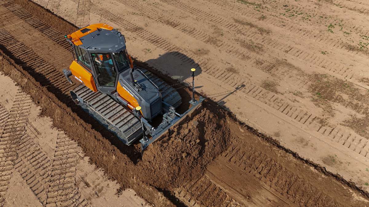 Develon and Leica Geosystems unite to deliver Precision in Dozer Technology