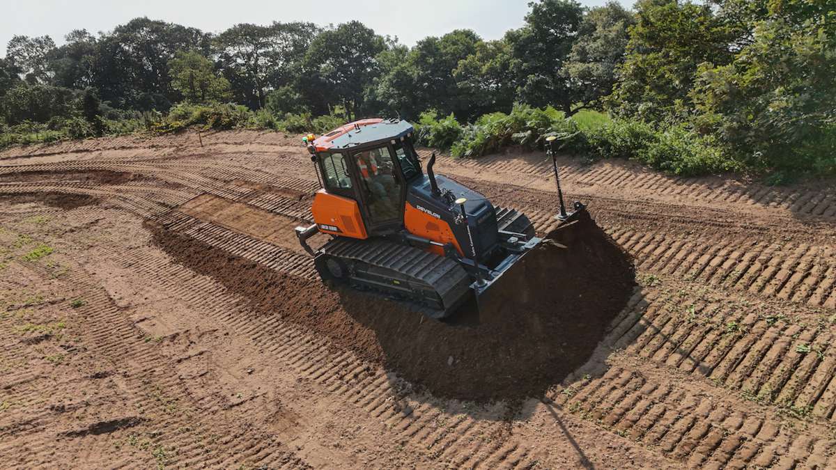 Develon and Leica Geosystems unite to deliver Precision in Dozer Technology