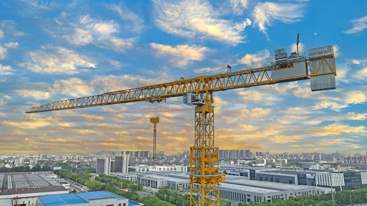 Manitowoc Unveils Asia’s Most Powerful Topless Tower Crane