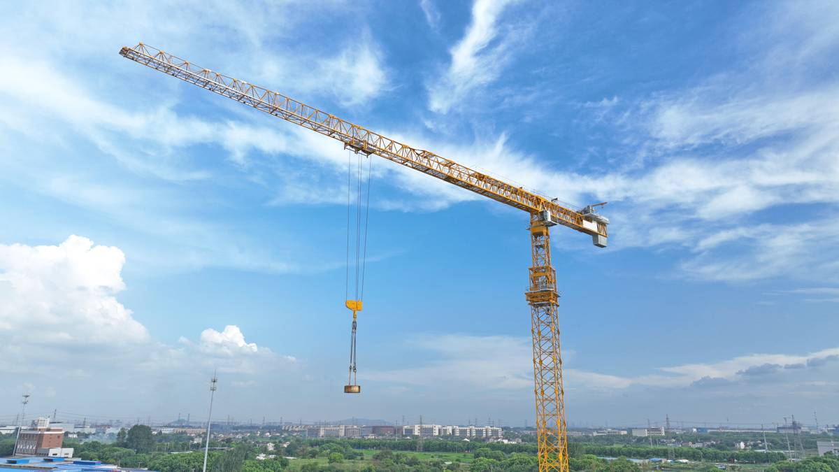 Manitowoc Unveils Asia’s Most Powerful Topless Tower Crane