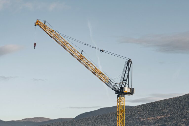 Liebherr 620 HC-L Luffing Jib Crane Redefines Lifting Power and Efficiency