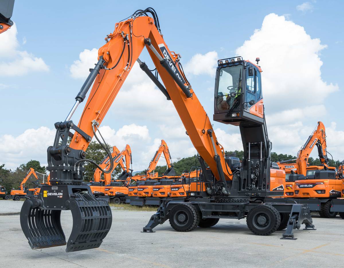 DEVELON Unveils Next-Generation DX270WMH-7 Material Handler