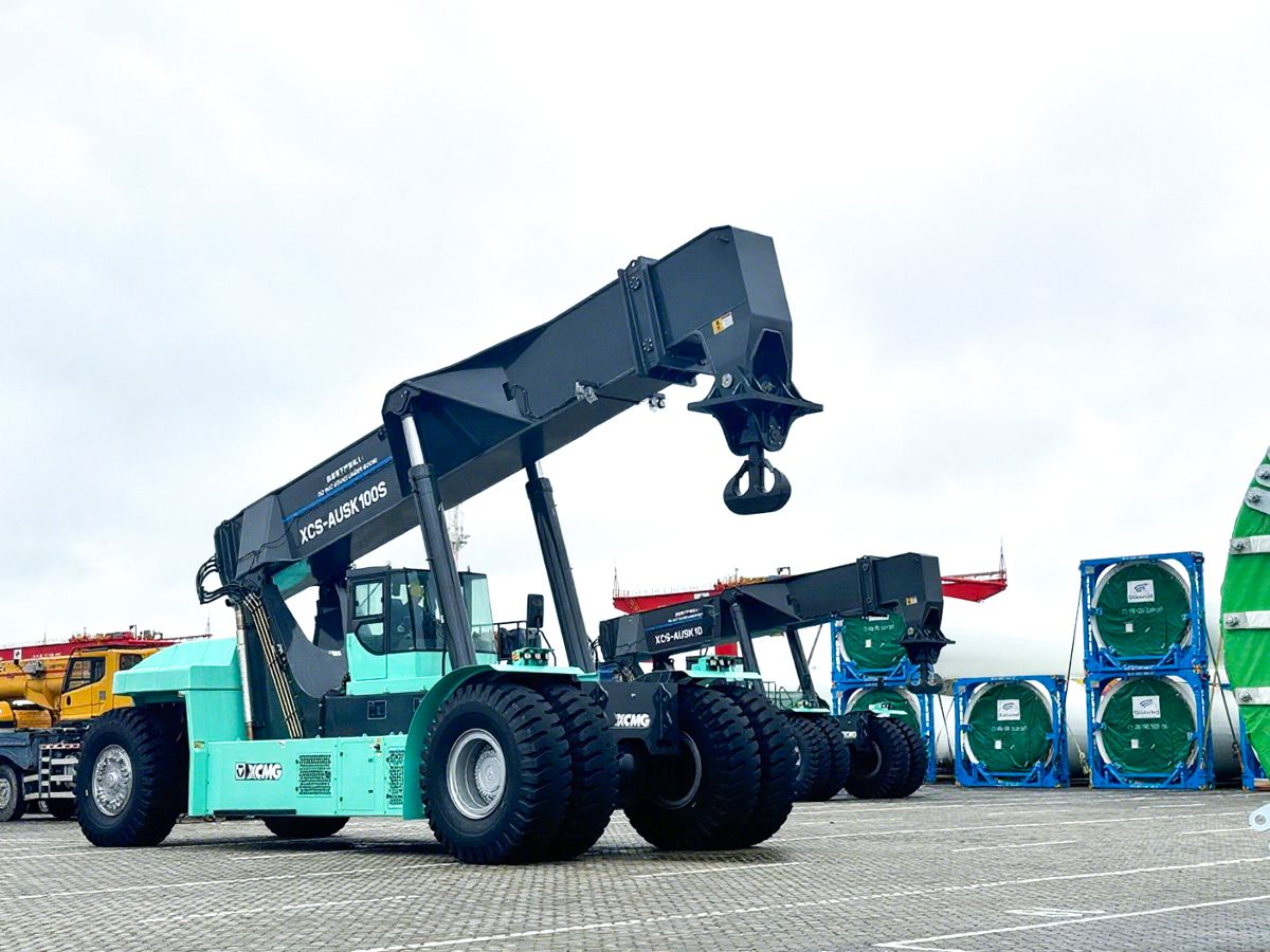 XCMG XCS100S Reach Stacker Powers a New Era in Wind Energy Logistics