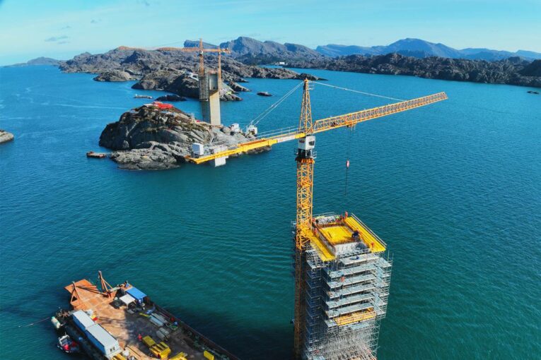 Liebherr Cranes Conquer the Elements on Norway’s Ytre Steinsund Bridge Project