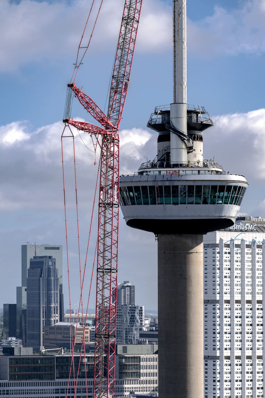 Tadano and Mammoet Remove Rabobank Signage from Rotterdam’s Euromast