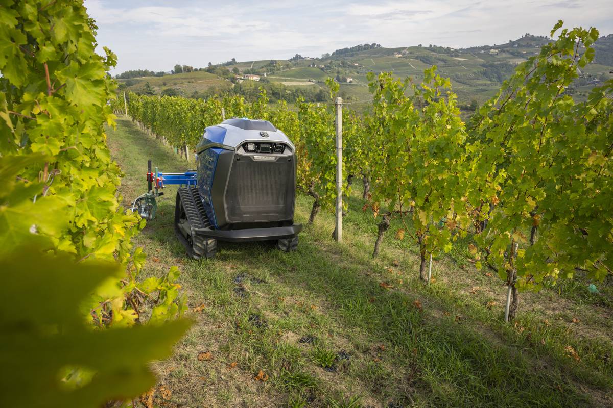 Autonomous R4 Robots Redefining Sustainable Specialty Farming