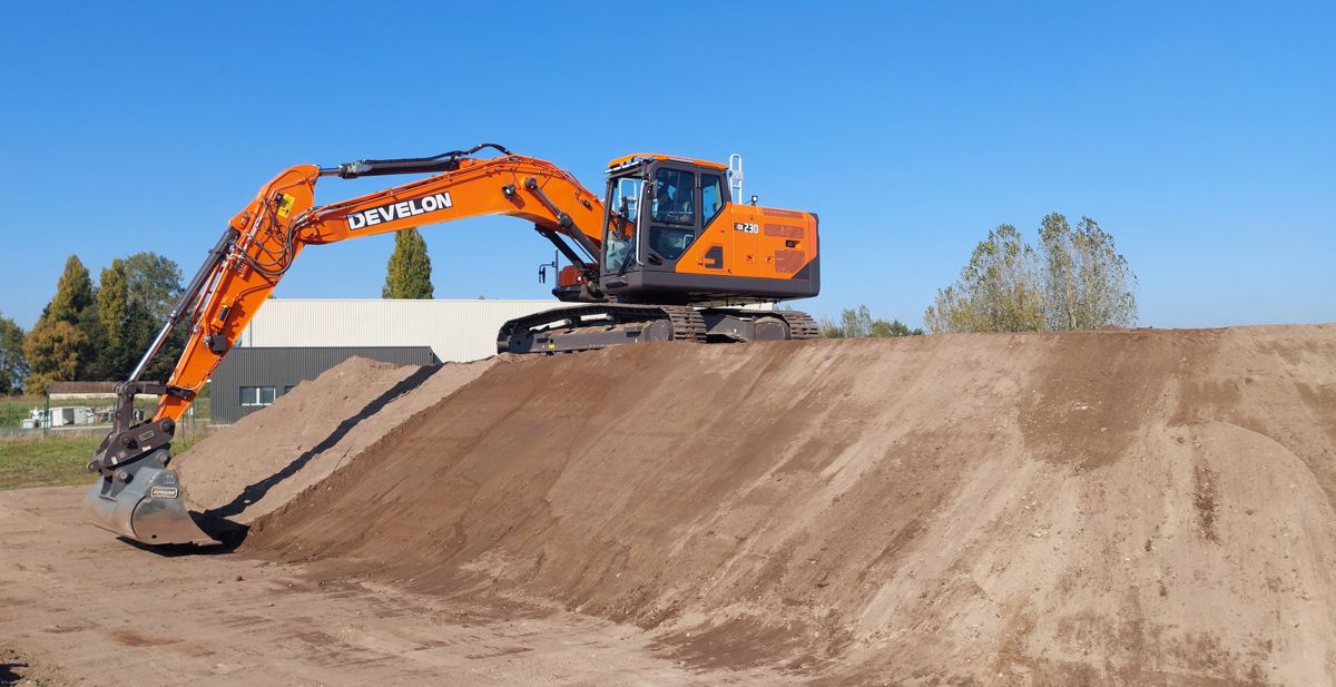Develon and Leica Unlock 3D Precision for 9 Series Excavators