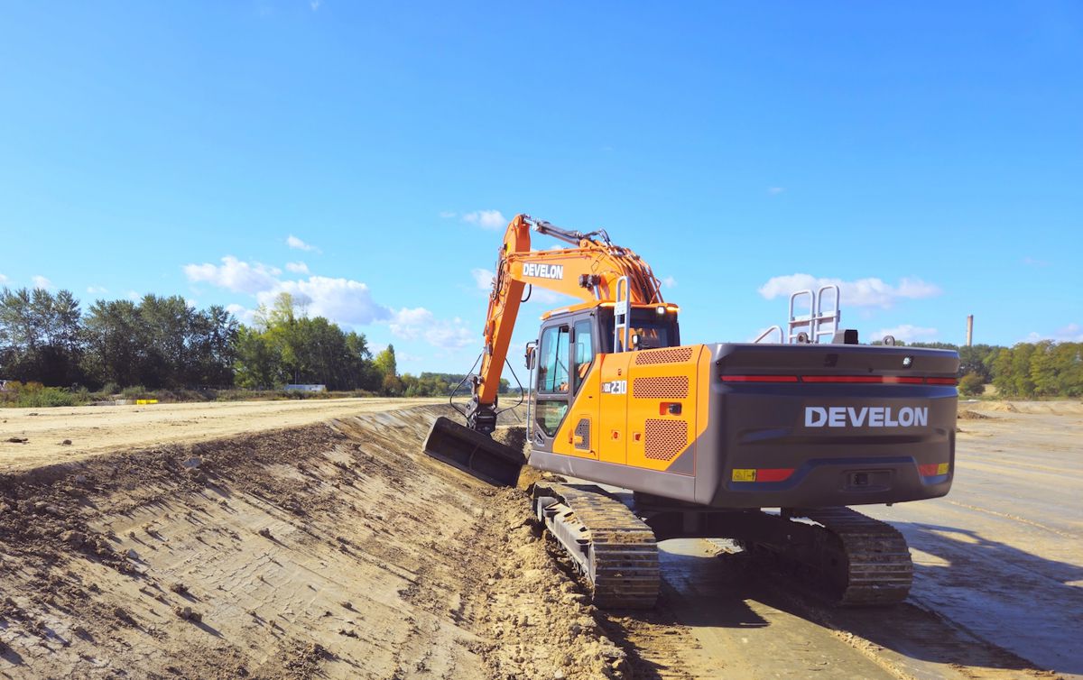 Develon and Leica Unlock 3D Precision for 9 Series Excavators