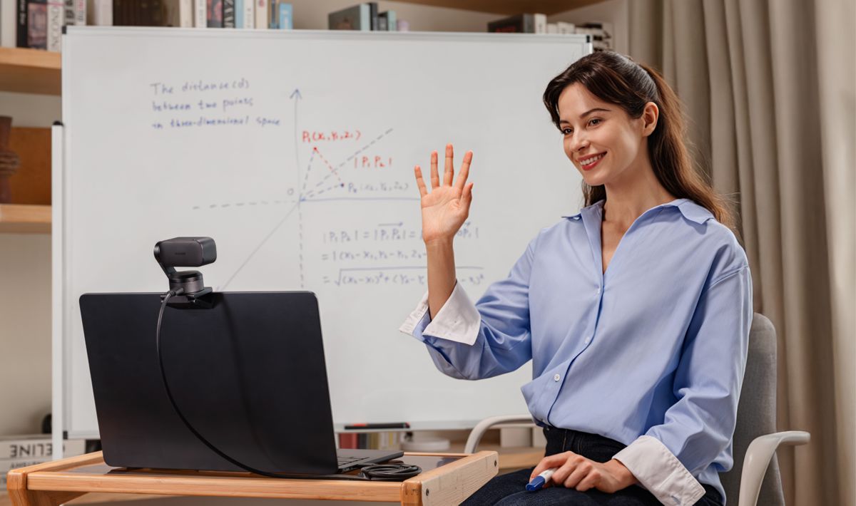 Insta360 Redefines the AI Webcam for Professional Work at CES