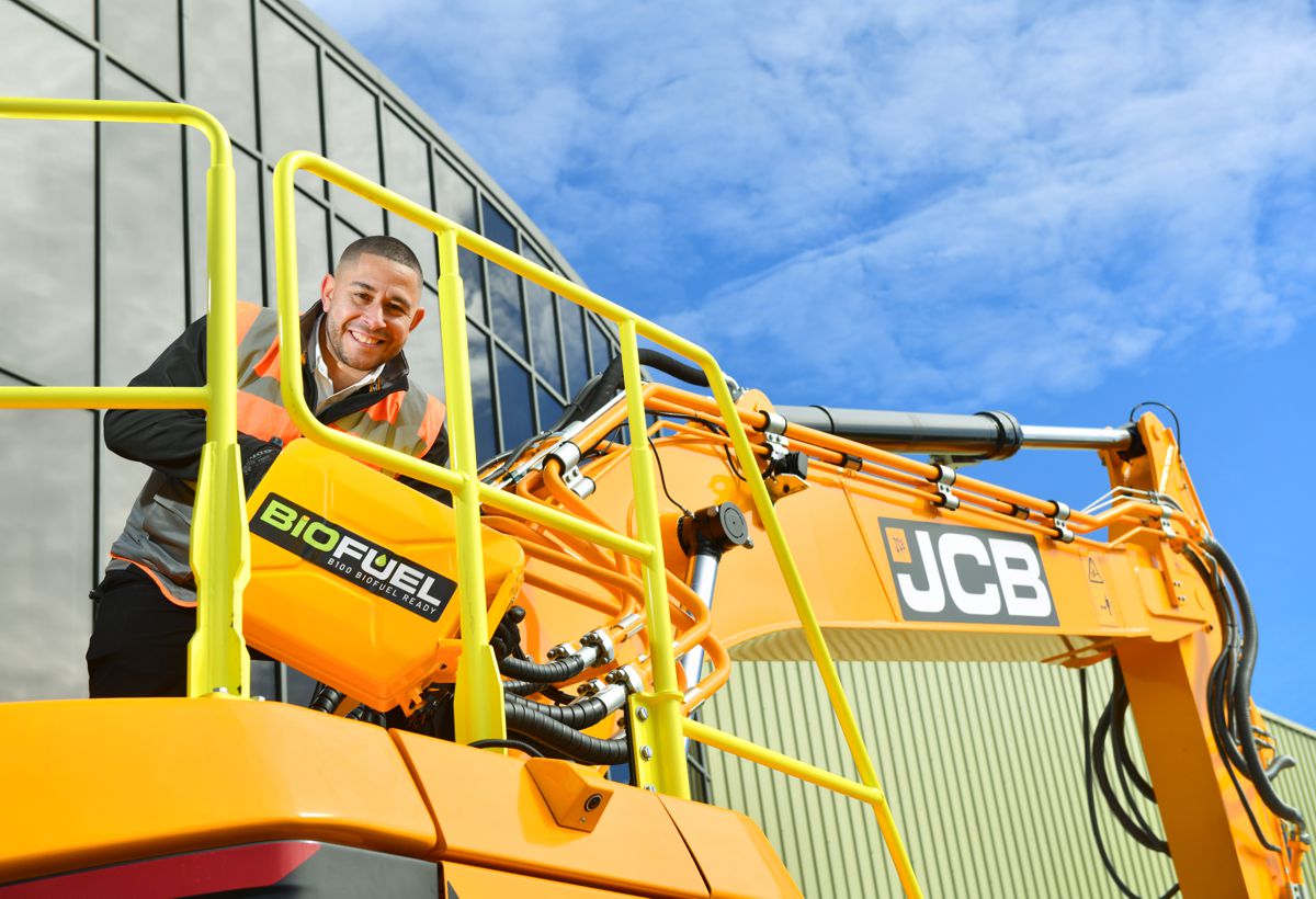 JCB Expands Low Carbon Pathways with B100 Biodiesel for Excavators