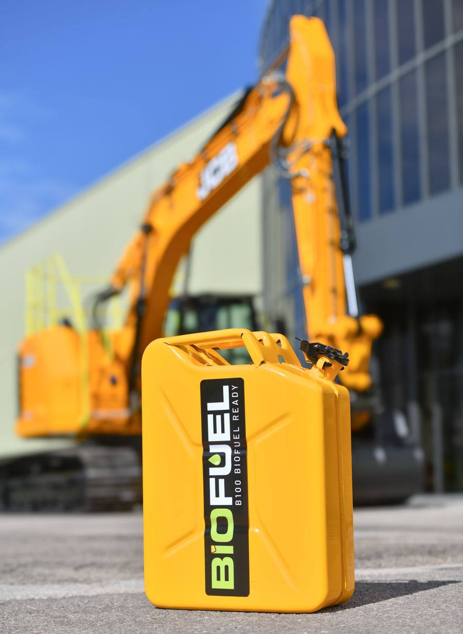 JCB Expands Low Carbon Pathways with B100 Biodiesel for Excavators