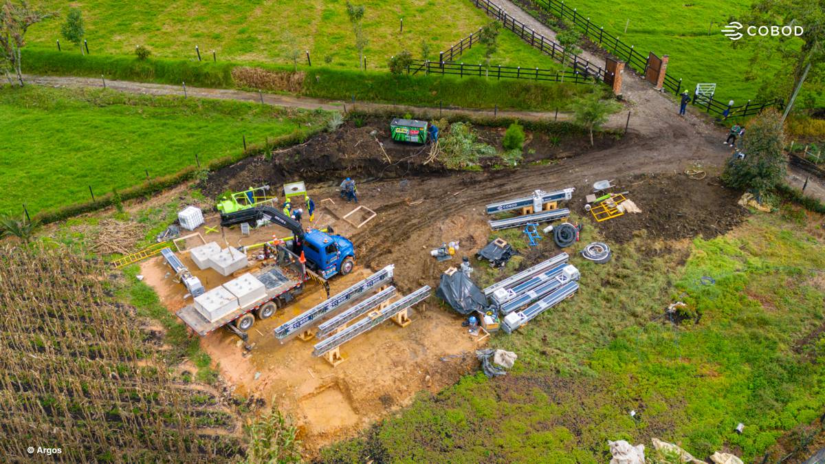 COBOD BOD2 printer components transported and assembled on-site in rural La Unión, Colombia.