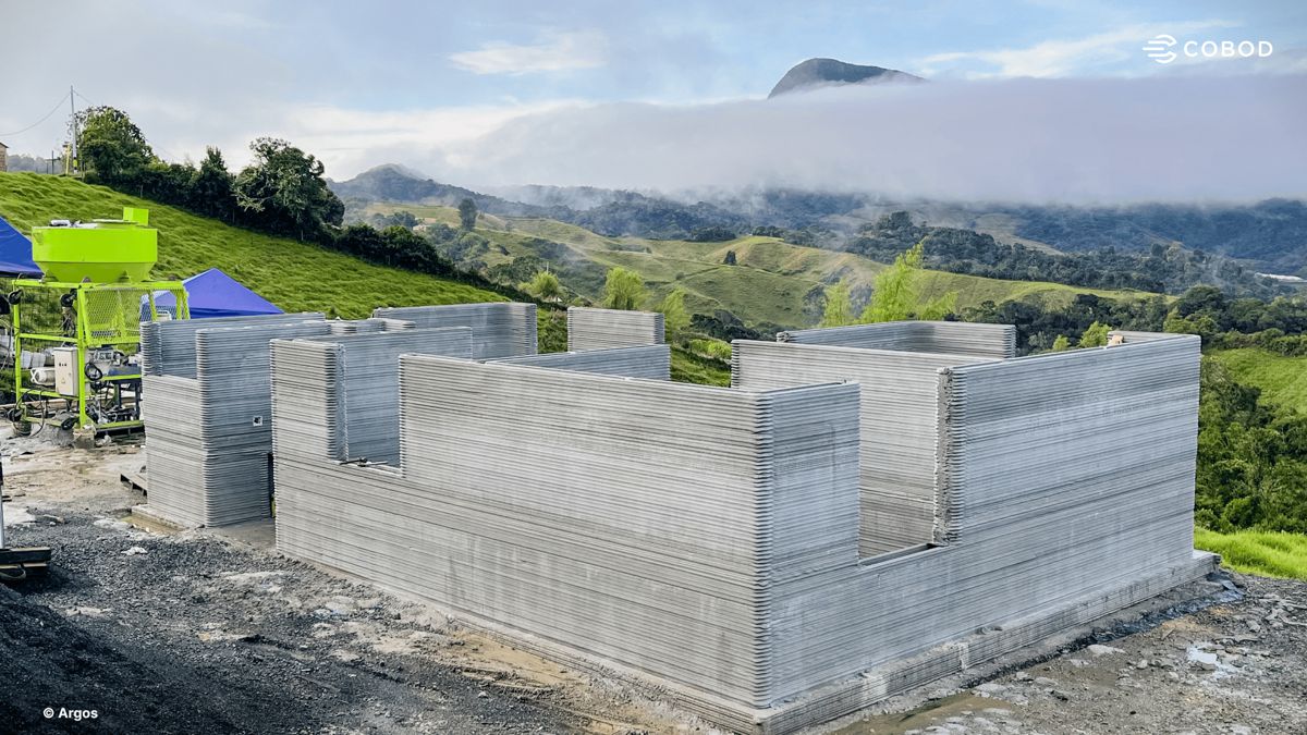3D printed concrete walls of a 63 m² home taking shape in La Unión, Colombia, using COBOD technology.