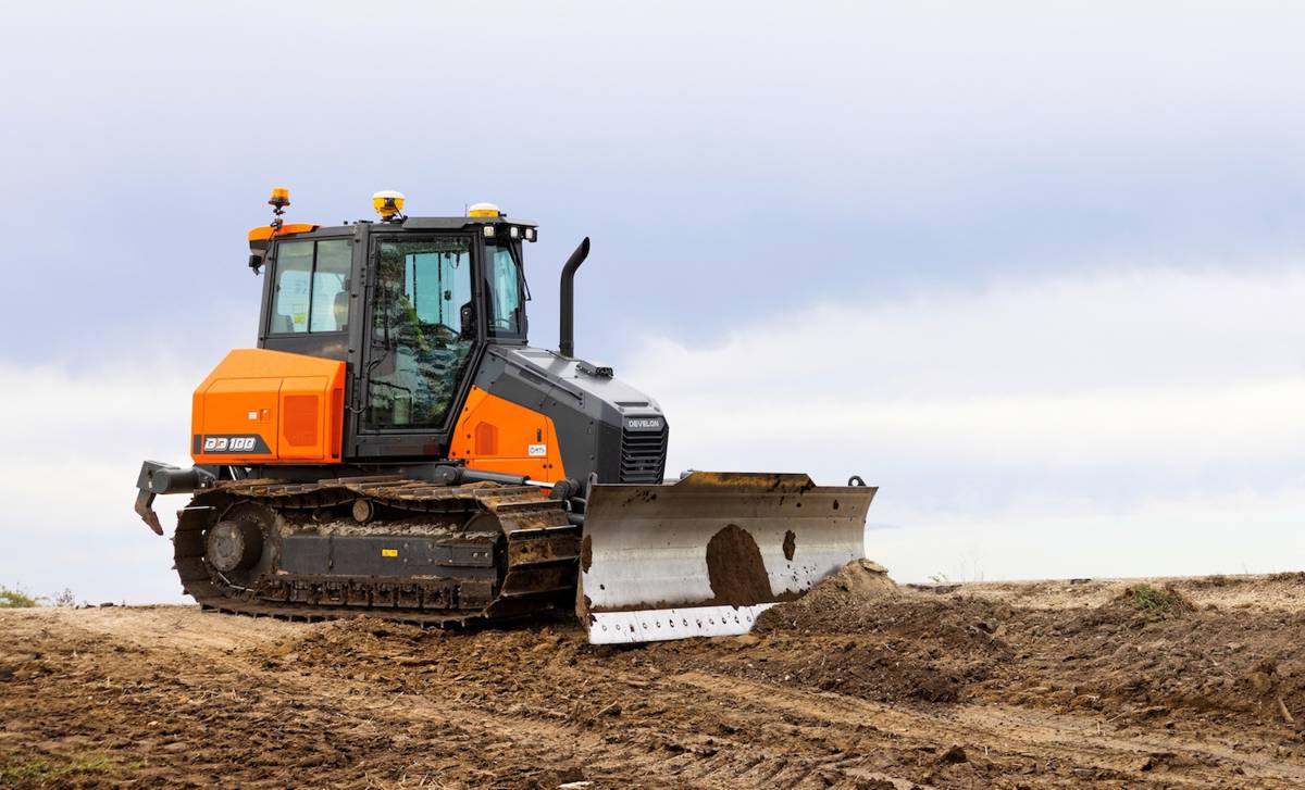 Develon Targets Precision Earthworks with the DD100 Dozer