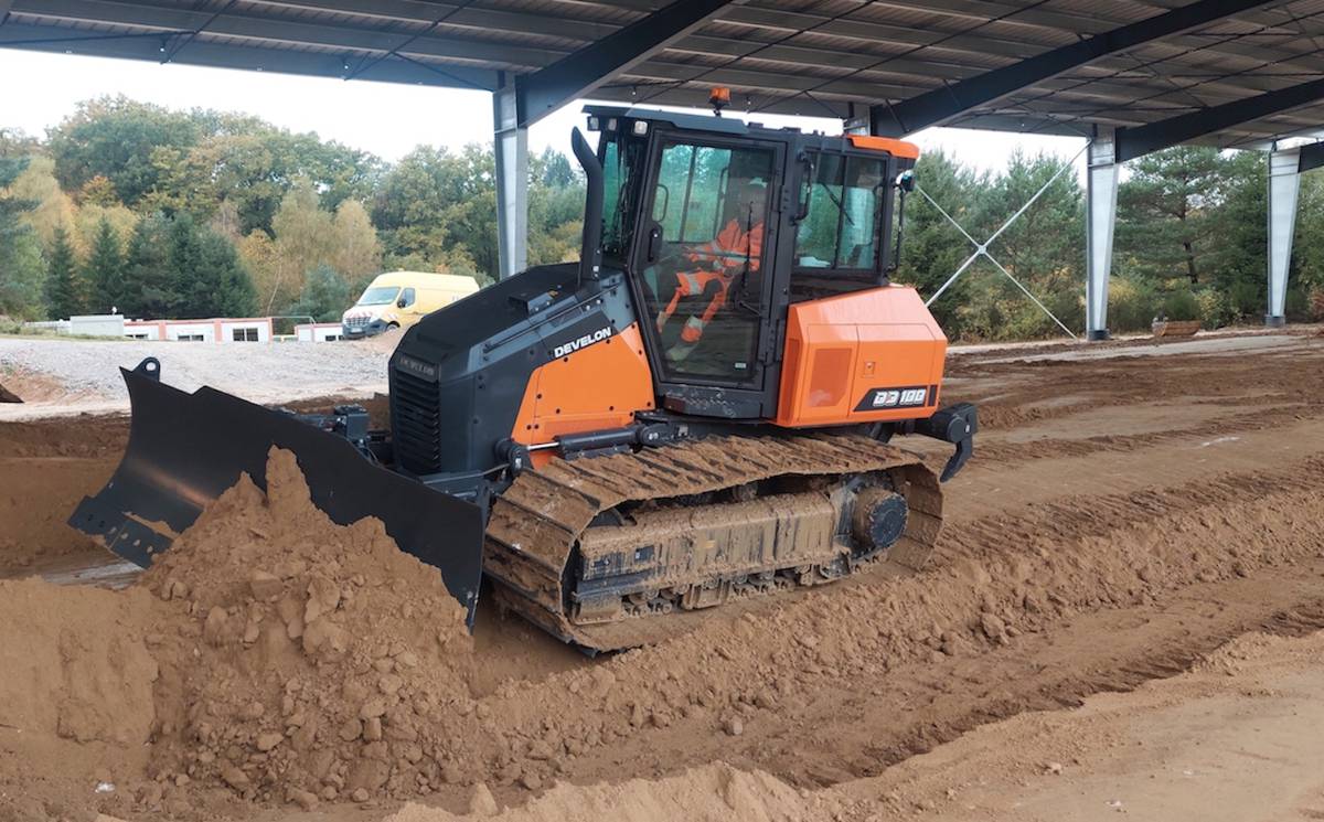 Develon Targets Precision Earthworks with the DD100 Dozer