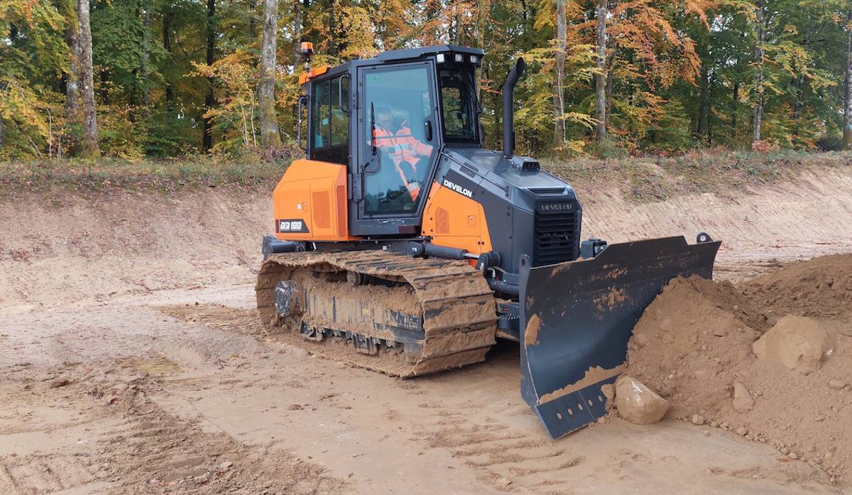 Develon Targets Precision Earthworks with the DD100 Dozer