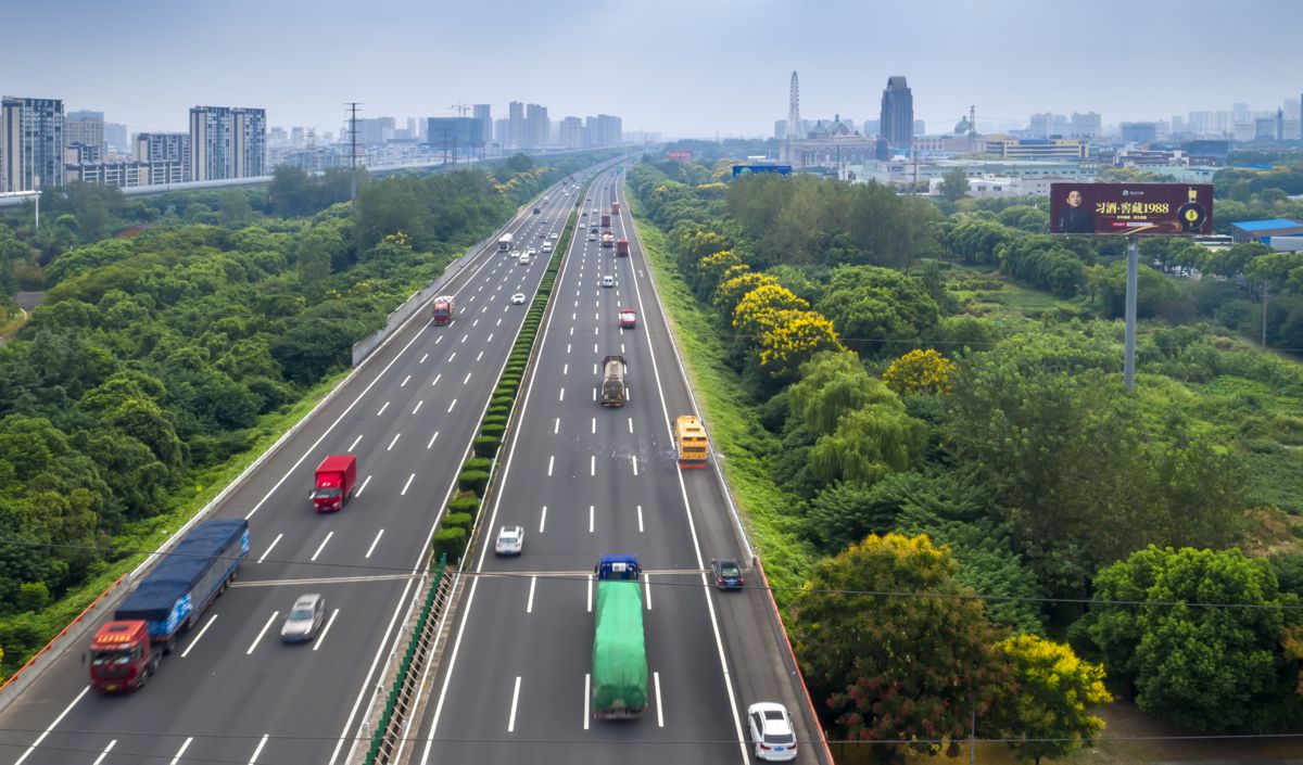 China’s High Speed Sweeping Revolution Reshapes Highway Maintenance
