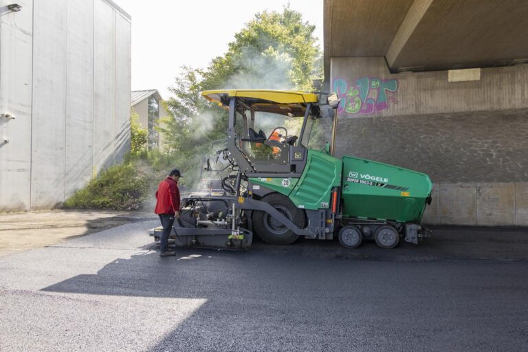 Vögele SUPER 1803 5 X Paver Sets New Benchmark for Precision and Speed