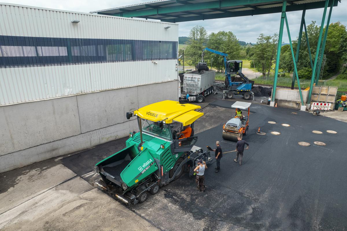 Vögele SUPER 1803 5 X Paver Sets New Benchmark for Precision and Speed