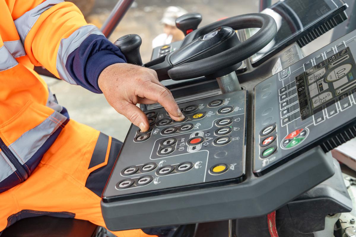 Vögele SUPER 1803 5 X Paver Sets New Benchmark for Precision and Speed