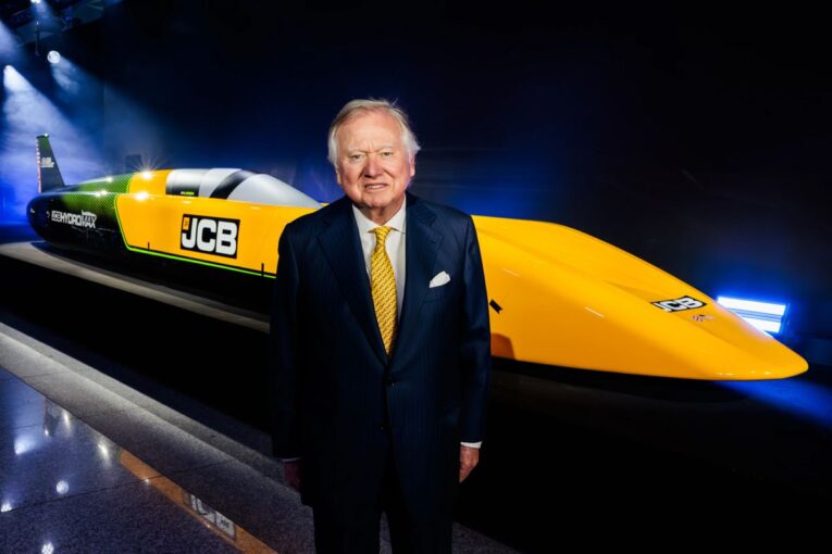 JCB Hydromax Chases Hydrogen Glory on the Bonneville Salt Flats