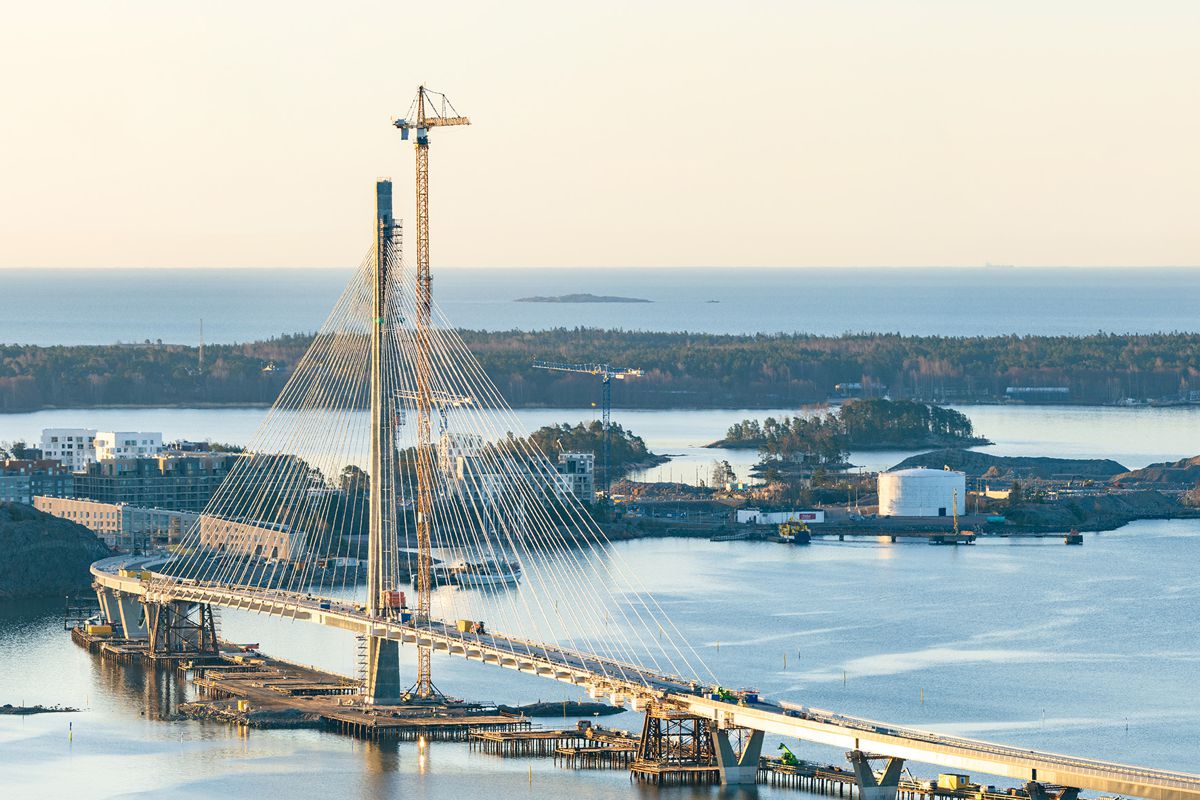 Scaling New Heights with Liebherr on Helsinki’s Landmark Kruunuvuori Bridge